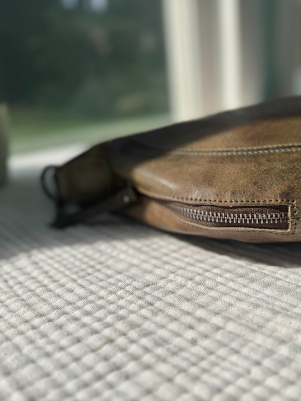 Latico | Callie Leather Sling bag - Picture 7 of 8